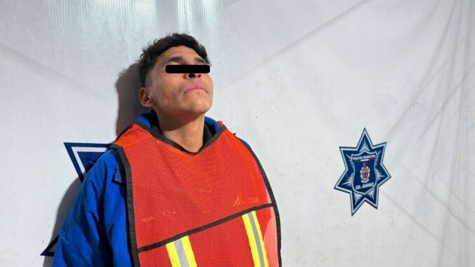 Detienen a hombre por posesión de vehículo robado en Jardines de Aragón