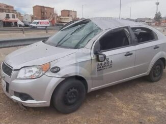 Taxista vuelca al quedar dormido al volante cuando trasladaba un pasajero