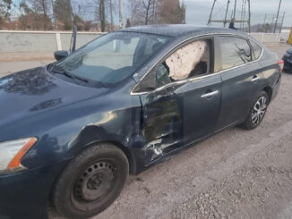 Accidente entre patrulla y vehículo particular en avenida Los Arcos deja daños materiales