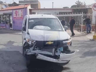 Omite alto y provoca choque en cruce de Arquitectura e Insurgentes