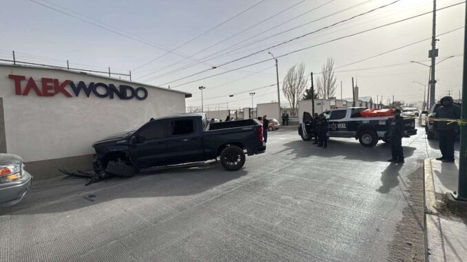 Detienen a dos presuntos carjackers tras persecución en la Avenida Carlos Amaya