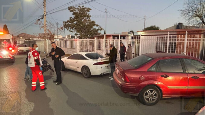 Repartidor motociclista es impactado por un conductor; va al hospital
