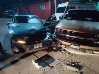 Choque en la calle Circunvalación deja daños materiales