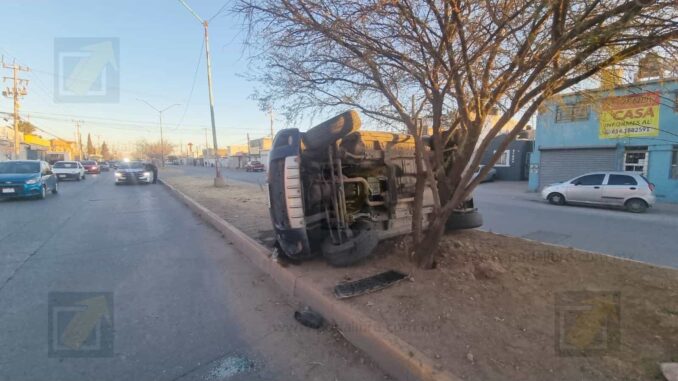 Choque y volcadura en la avenida Hidroeléctrica Chicoasén por omisión de alto