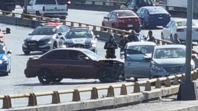 Choque múltiple en Juventud y Egipto deja tres vehículos afectados y caos vial