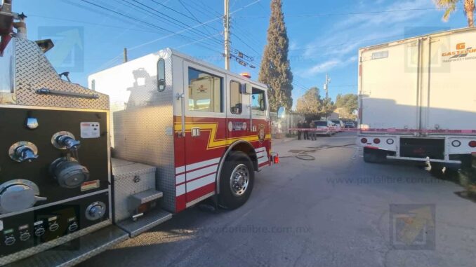 Bomberos controlan incendio en vivienda de la colonia Revolución