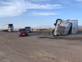 Vuelca tráiler en Libramiento Oriente; obstruye la carretera