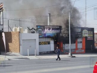 Se registra incendio por flamazo en negocio de hamburguesas de la avenida Pacheco