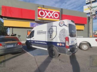 Roban tienda Oxxo durante la noche en la colonia Karike 