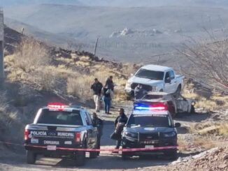 Hallan cuerpo calcinado en vehículo incendiado en Valle Dorado