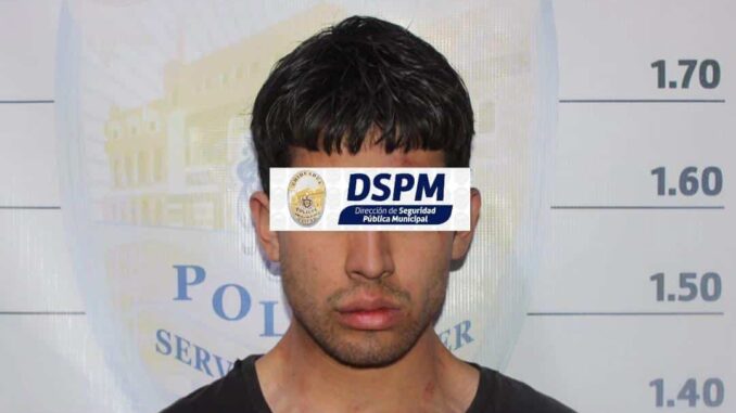 Pone Policía Municipal a disposición a robacarros detenido tras destrozar un Mercedes