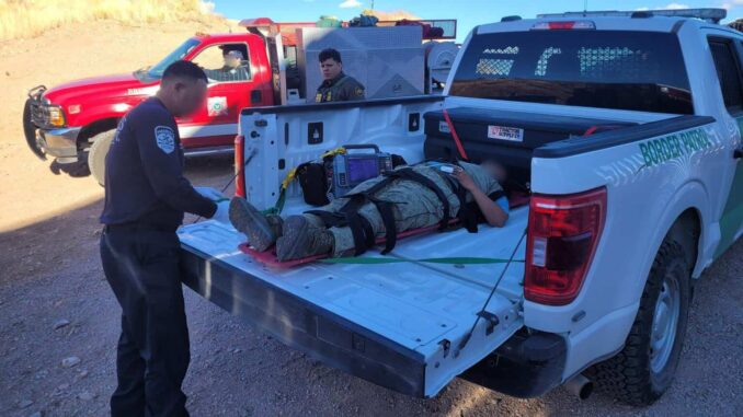 EE.UU. deportará a mujer migrante que fue empujada por ‘coyotes’ en el muro fronterizo