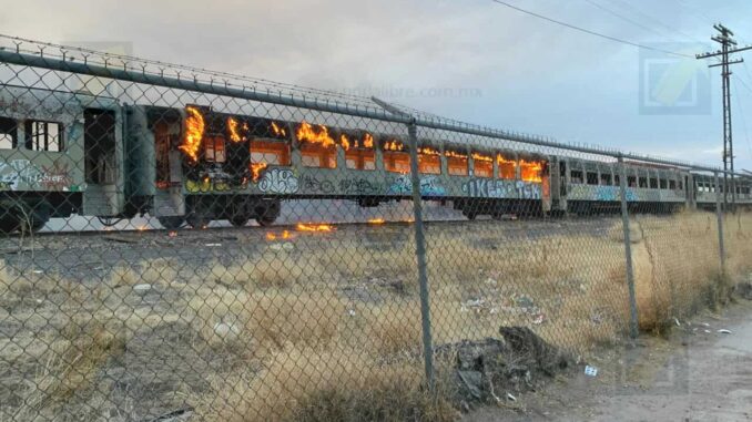 Prenden fuego a vagón de Ferromex; sospechoso huyó del lugar