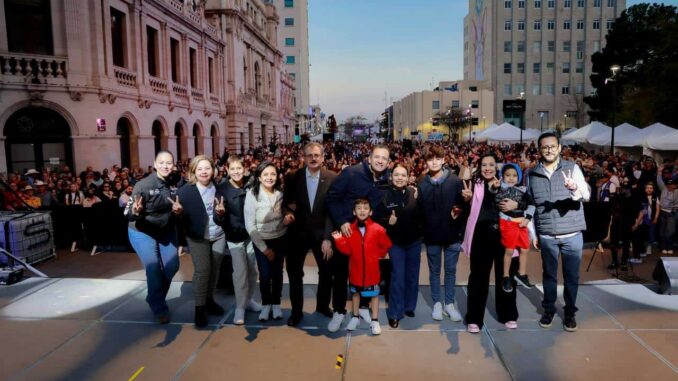 Recorre Alcalde los diversos stands del Festival Familias Felices