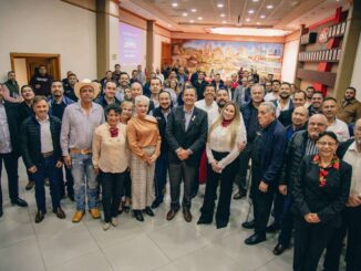 Recibe Alcalde Bonilla y presidenta del DIF Municipal cheque de CMIC para construcción de casa hogar