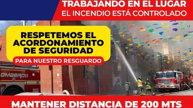 Controlan elementos de Bomberos y Rescate incendio en local comercial de la calle Victoria