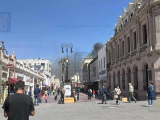 Se quema tienda de ropa en el Centro; evacuan comercios y caos vial