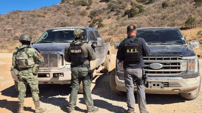 Asegura Operativo Conjunto dos pick ups con reporte de robo, un arma larga y municiones en Moris