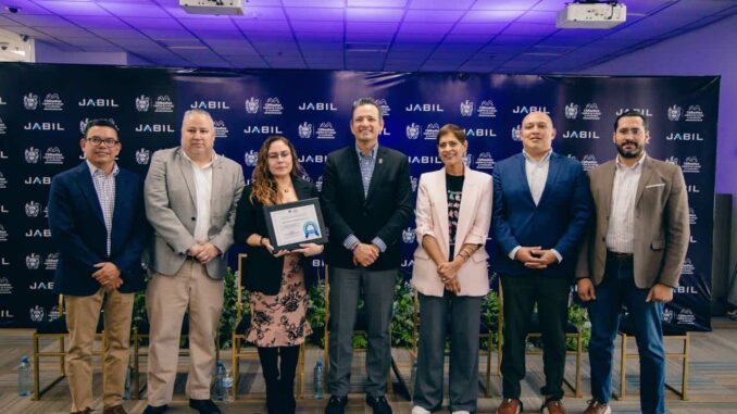 Entrega alcalde a empresa JABIL “Distintivo por Buenas Prácticas de Inclusión Laboral