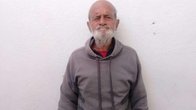 Buscan a familiares de hombre de 75 años extraviado en Partido Iglesias