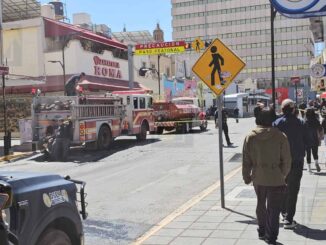 Controlan incendio en local comercial del centro de la ciudad; evacúan a 30 personas