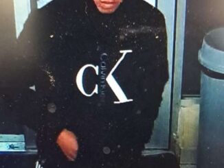 Arrestan a adolescente con arma 9 mm; lo investigan por varios asaltos