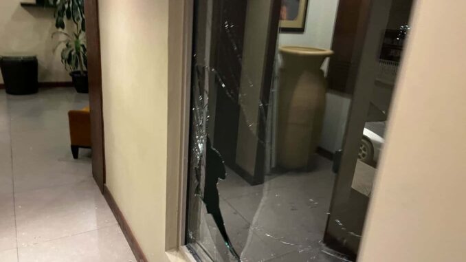 Vandalismo en hotel del Centro deja daños materiales