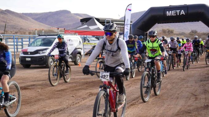 Participan cerca de 500 ciclistas en Novena Carrera del Peñón del Águila