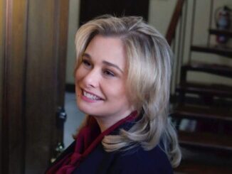 Maru Campos preside reunión con miembros del gabinete estatal