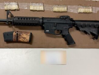 Capturan en flagrancia a portador de un arma larga tipo fusil y droga en Juárez