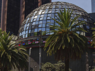 BMV baja 1.11% y el peso se deprecia en medio de las caídas globales