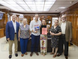Recibe alcalde Bonilla a presidente saliente de la Cruz Roja en su Despacho