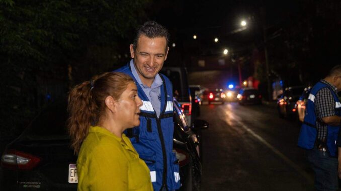 Recorre alcalde calles de Jardines del Saucito para supervisar luminarias y seguridad
