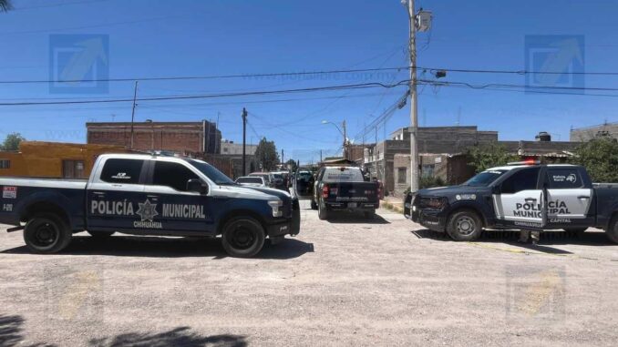 Joven se atrinchera en puesto de comida y amenaza con autolesionarse en la colonia Antorcha Popular
