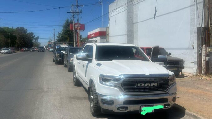 Aseguran vehículo con placas sobrepuestas en la colonia Emiliano Zapata
