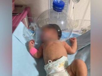 Suministran oxígeno a recién nacido con botella de plástico en hospital IMSS-Bienestar en Tabasco; suspenden a dos directivos