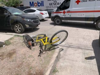 Ciclista omite alto y lo embisten en la colonia División del Norte