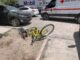 Ciclista omite alto y lo embisten en la colonia División del Norte