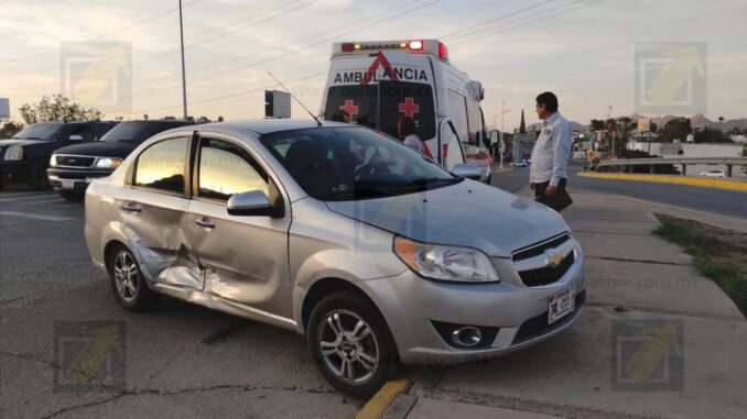 Chocan en cruce de las avenidas Mirador y San Felipe; una mujer lesionada