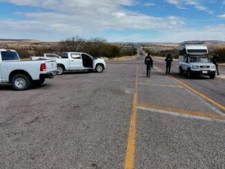 Sujetos armados despojan de su vehículo a conductor en la Vía Corta a Chihuahua
