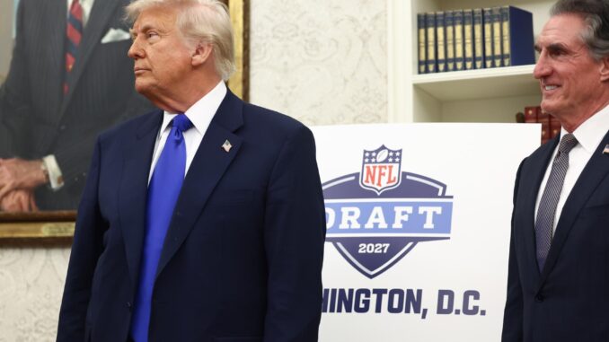 Trump dice que anunciará aranceles a productos farmacéuticos en las próximas dos semanas