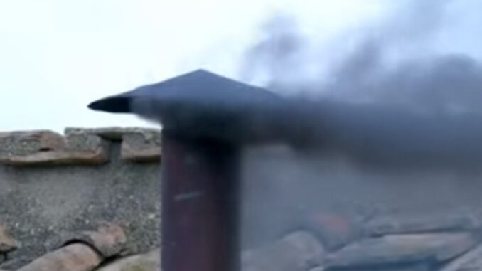 Fumata negra en el inicio del segundo día del cónclave