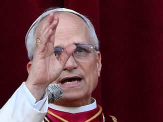 Es la persona más adecuada; va a ser apóstol de la paz, dice Mons. Castro Castro sobre el papa León XIV