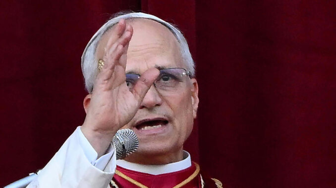 Es la persona más adecuada; va a ser apóstol de la paz, dice Mons. Castro Castro sobre el papa León XIV