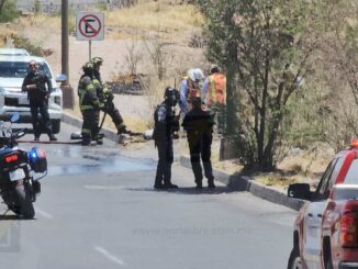 Cierran la Vía Sicilia por fuga de gas natural e incendio de maleza 