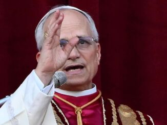 León XIV, ¿un papa estadounidense que desafía la política migratoria de Trump?