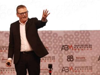 Nobel James Robinson resalta necesidad de instituciones sólidas para desarrollo de México