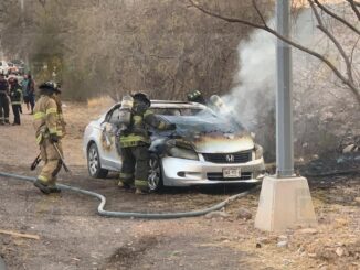 Vehículo se incendia en carretera a Aldama después de una mala reparación