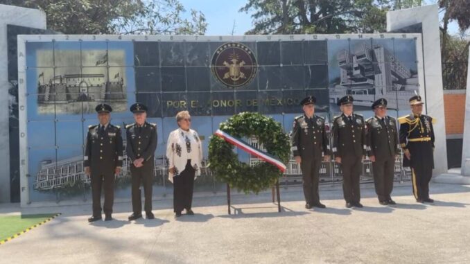 Colocan restos fúnebres del general Hermenegildo Cuenca Díaz en el Panteón de Dolores