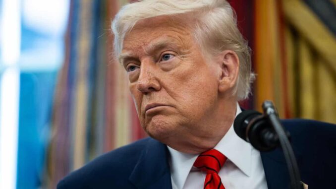 Corte en EE.UU. bloquea política arancelaria de Trump por excederse en poderes